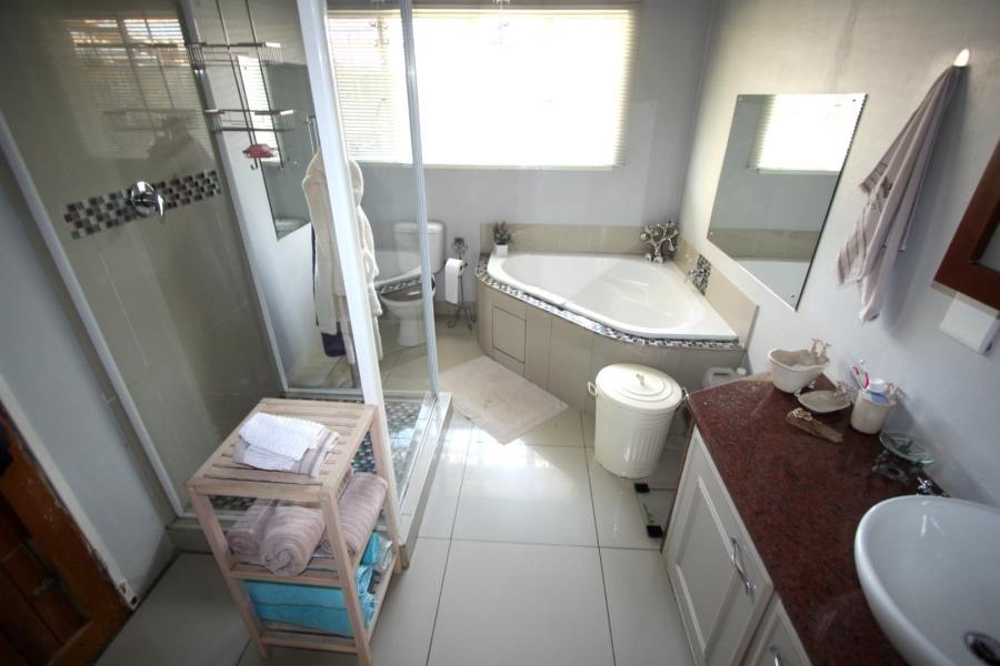 7 Bedroom Property for Sale in Jim Fouchepark Free State